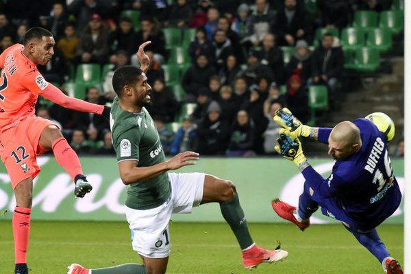 Sylvio Ronny Rodelin (gauche) auteur du seul but caennais hier face à Saint-Etienne. Samedi 27 janvier 2018, Stade Geoffroy Guichard.