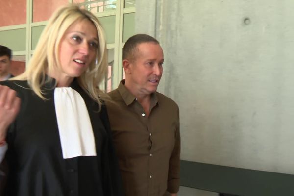 Bruno Vandelli, à son arrivée à l'audience de ce mercredi 17 avril, en compagnie de l'un de ses avocats, Maitre Sylvia Stalteri.