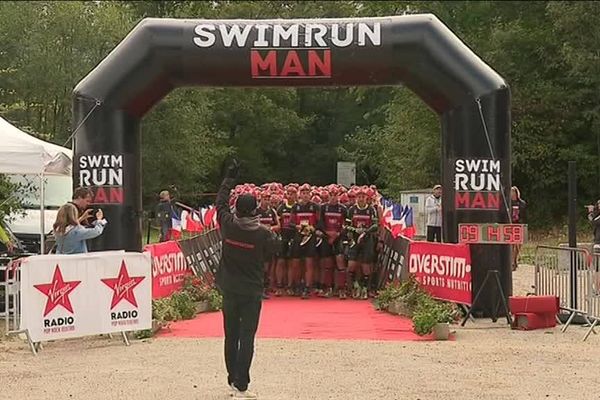 Plus de 500 sportifs de 12 nationalités ont pris le départ ce dimanche 26 août du SwimRunMan Grenoble qui se déroulait aux lacs de Laffrey.