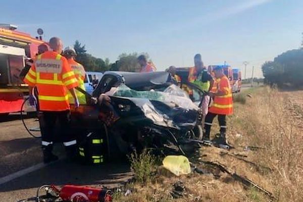 Violente collision entre une voiture et un poids lourd dans le Gard, lundi 12 août 2024.