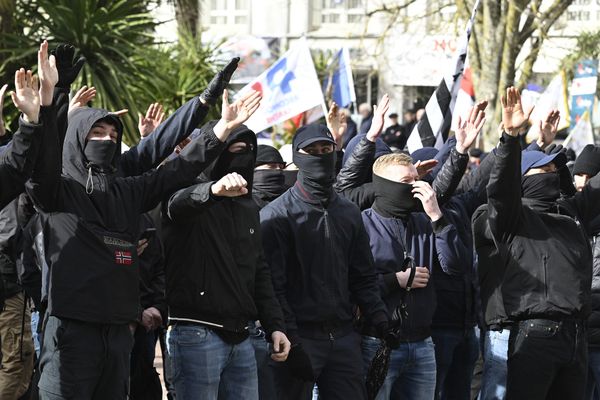 Des manifestants d'extrême-droite contre un projet de centre d'accueil des demandeurs d'asile en Loire-Atlantique