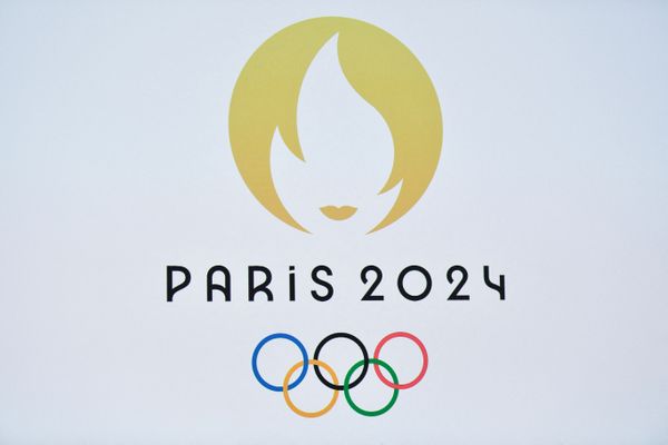 Paris 2024 : ces départements qui refusent le passage de la flamme olympique  - France Bleu