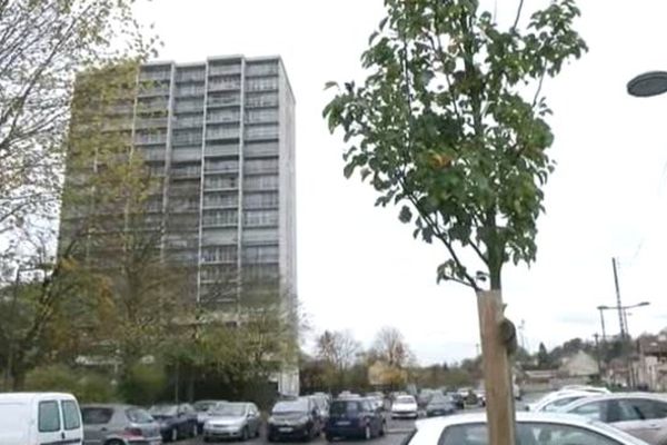 C'est dans un appartement situé au 18ème étage de cette tour de Montataire que les corps ont été retrouvés mercredi.