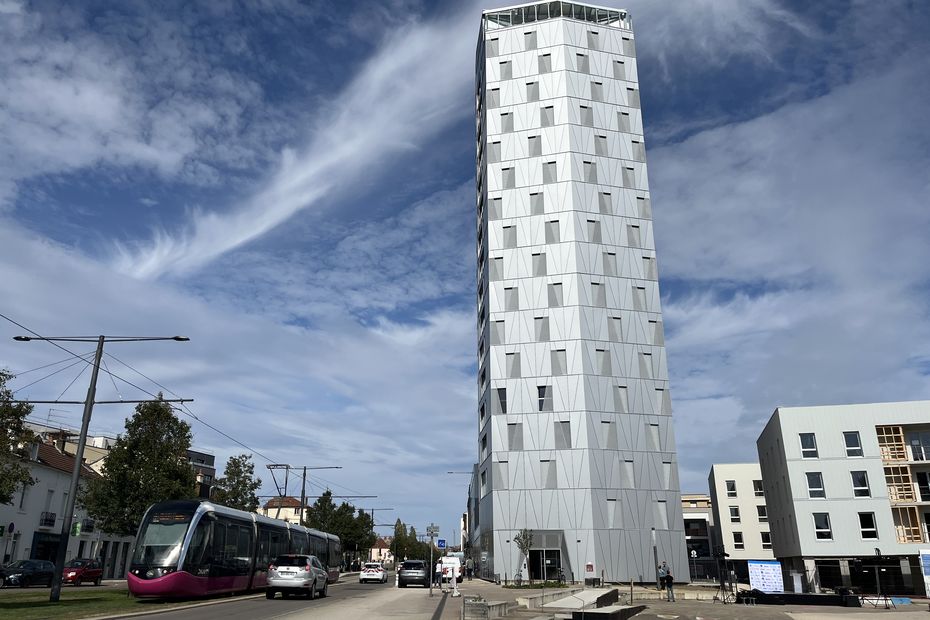 The Arsenal Tower: A Sustainable Urban Icon Fighting Global Warming and Saving Money on Energy Bills