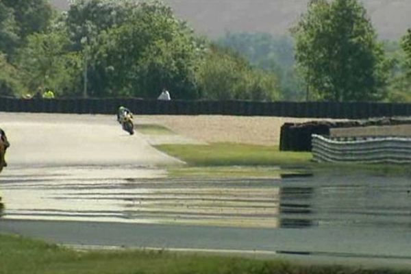 Les motos sur le circuit du Vigeant