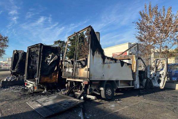 Six camions de la banque alimentaire du Gard ont été incendié au marché gare de Nîmes.