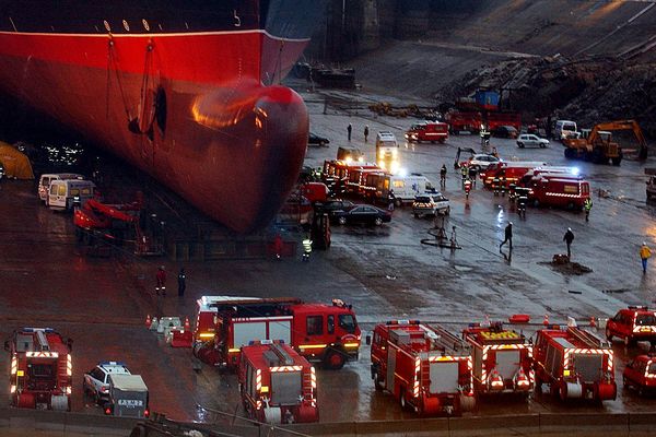 Le drame de la passerelle du Queen Mary 2 à Saint-Nazaire, le 15 novembre 2003