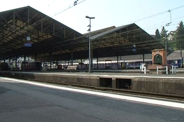 La gare de Brive a été évacuée ce vendredi après-midi, le temps de "neutraliser" une valise supecte...Finalement une fausse alerte !