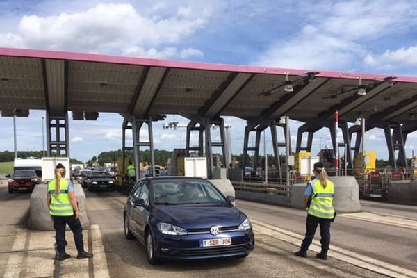 
A l'heure des départs en vacances les policiers et gendarmes sont mobilisés sur les routes.