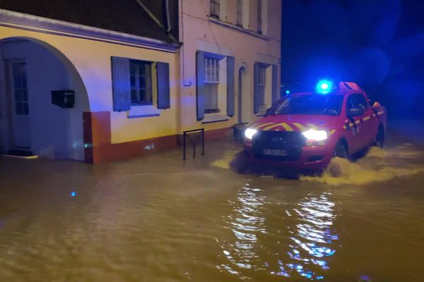 Le village d'Hesdigneul-les-Boulogne, dans le Pas-de-Calais, est de nouveau inondé ce mardi 14 novembre 2023 dans la soirée.