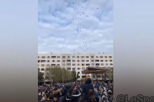 1 000 personnes se sont rassemblées A Annemasse, ce samedi, pour rendre hommage à Rania.