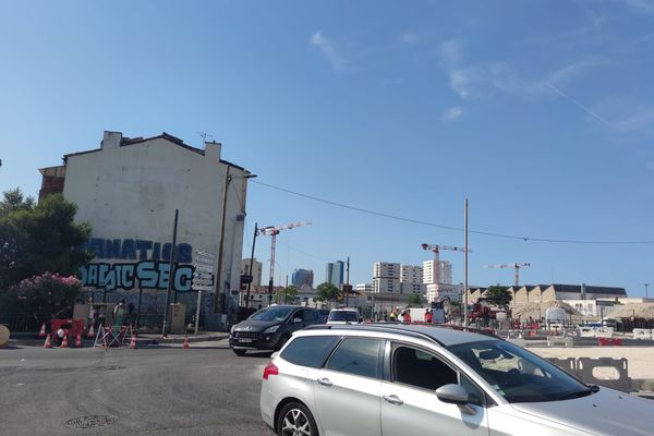 La fusillade s'est déroulée à l'angle de la rue de Lyon et de l'avenue Cap Pinède dans le 15e arrondissement de Marseille.