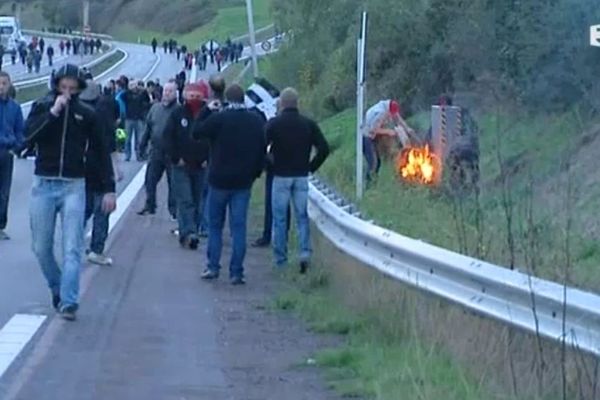 Un radar a été incendié sur la RN176 à proximité du portique écotaxe de Jugon-les-Lacs