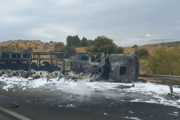 Un accident entre un poids lourd et une voiture s’est produit en fin de matinée sur l’autoroute A9 entre les échangeurs de Leucate (n°40) et Perpignan nord (n°41). La circulation interrompue dans les deux sens a été rétablie en direction de Narbonne. Elle reste coupée vers l'Espagne