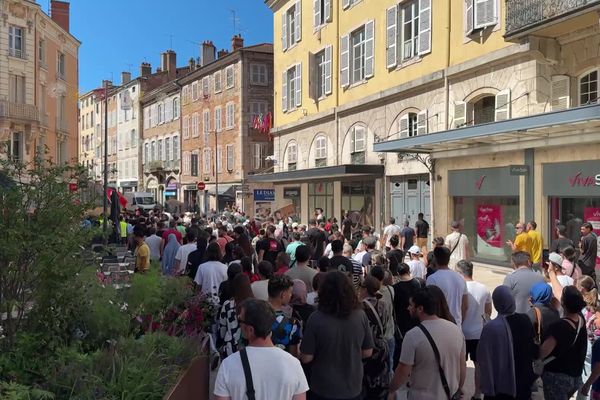 Près de 700 personnes ont manifesté dans le calme, et demande justice, suite au meurtre de Numan