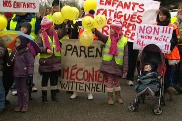 Devant l'école de Wittenheim ce matin.