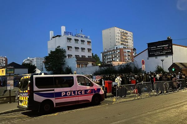 Evacuation en cours ce mercredi matin d'un campement de migrants à Pantin.