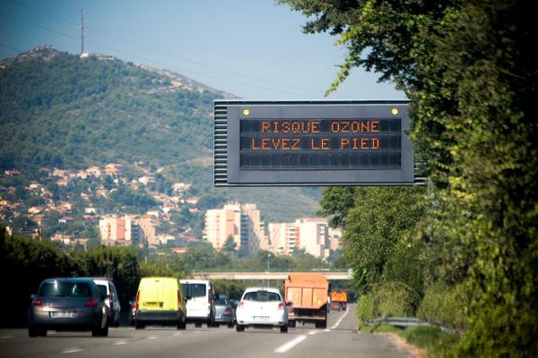 Les automobilistes doivent réduire leur vitesse sur les routes du département.