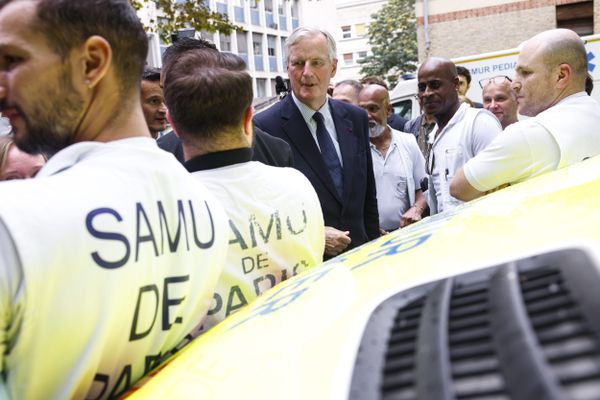 Le Premier ministre Michel Barnier a réalisé sa première sortie de terrain au service des urgences du SAMU de Paris de l'hôpital Necker, le 7 septembre 2024.