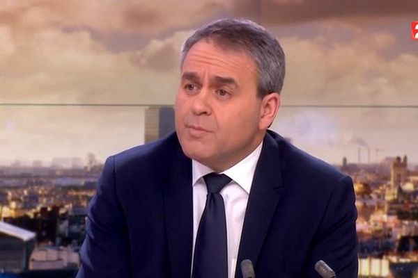 Xavier Bertrand abandonne ses mandats de député et de maire (de Saint-Quentin), ainsi que son intention de se présenter aux primaires de "Les Républicains"