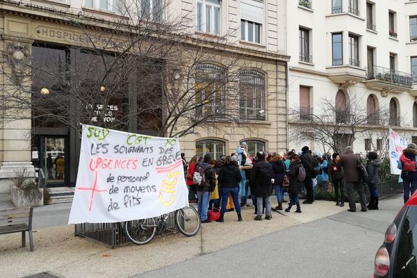 Une délégation d'agents urgentistes était reçue ce mardi matin par la direction des Hospices Civiles de Lyon. 