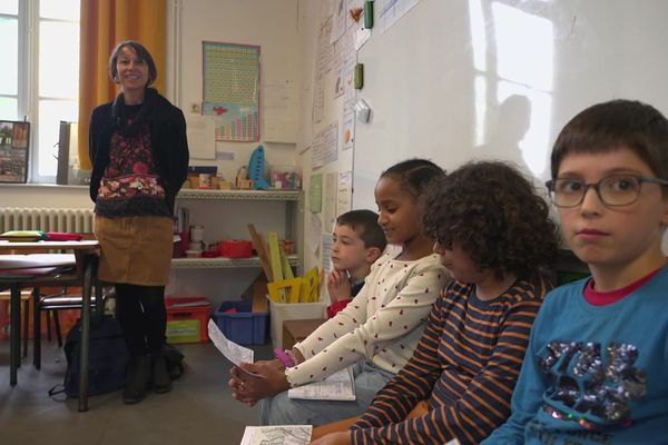 Ces écoliers de la Calendreta Lemosina suivent leurs classes en bilingue français-occitan.