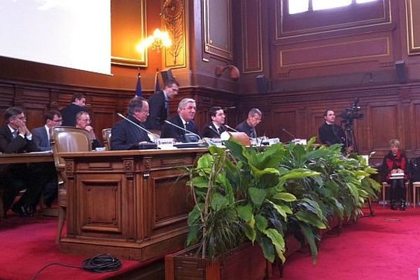 Les conseillers généraux de Côte d’Or se sont réunis en session extraordinaire lundi 6 janvier 2014 pour donner leur avis sur le projet de nouvelle carte cantonale.