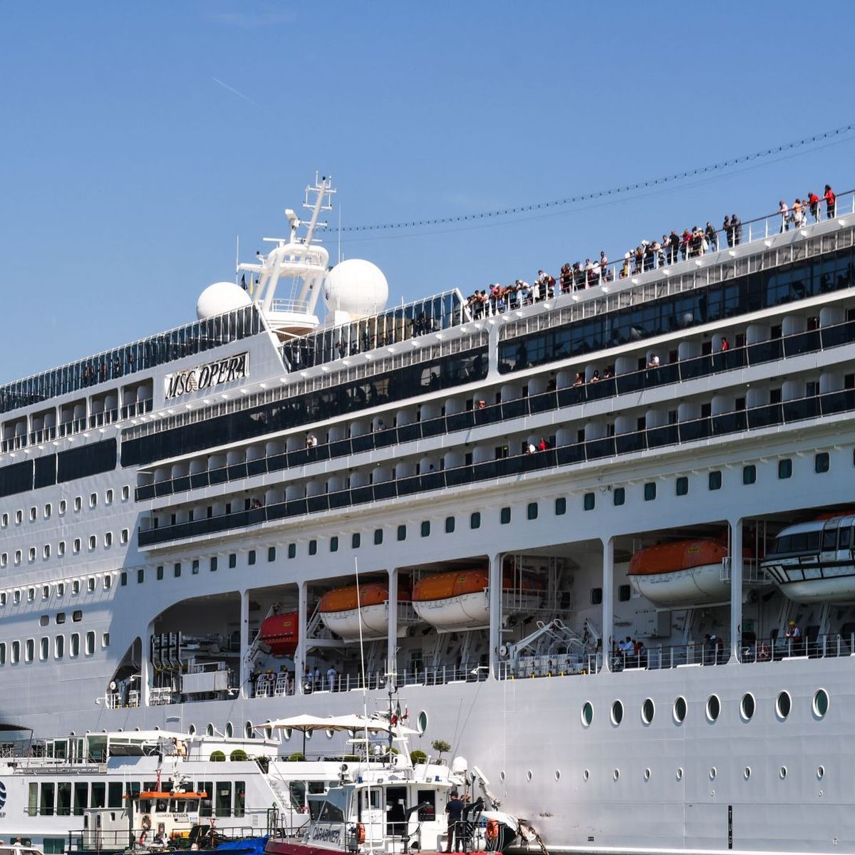 Italie Un Bateau De Croisiere Hors De Controle Fait 4 Blesses Legers A Venise