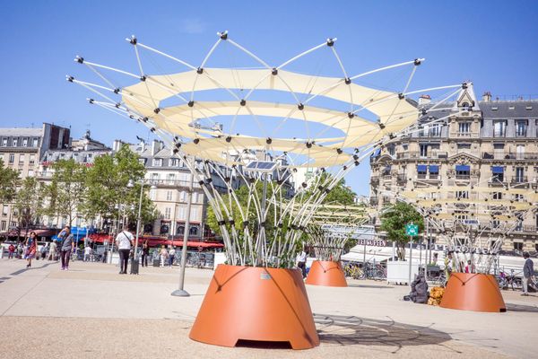 Une canopée urbaine pour lutter contre la chaleur sur le parvis de la gare de Lyon à Paris.