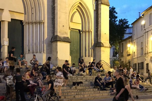 Rassemblés sur les places, les marches d'édifices divers, près de 160 personnes contrôlées à Montpellier dans le cadre du non-respect des règles de déconfinement.