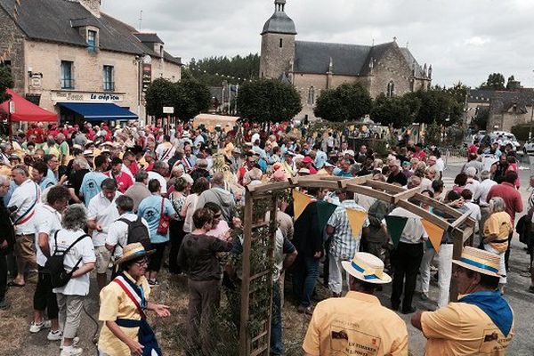 Le Quiou dans les Côtes d'Armor accueille ce week end la fête annuelle de l'association des communes aux noms burlesques, pittoresques et chantants