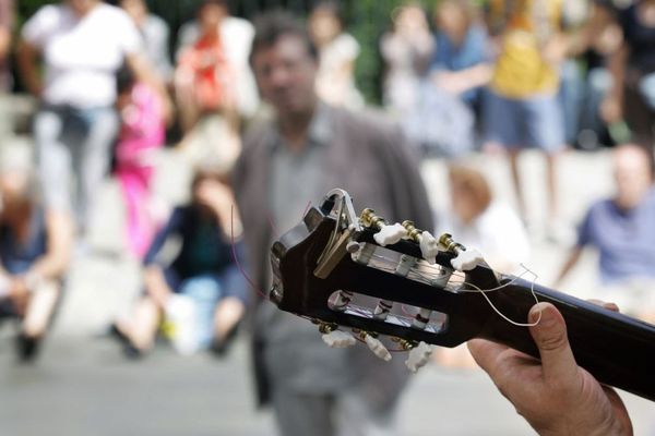 La préfecture du Puy-de-Dôme a pris de nouvelles mesures restrictives vendredi 19 juin pour la fête de la musique. Elle se déroulera sous un format restreint et adapté pour les villes de Clermont-Ferrand, Riom et Issoire.
