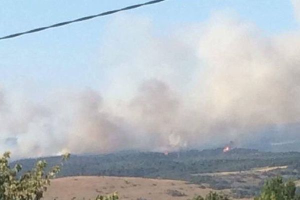 Le feu a pris sur un terrain militaire