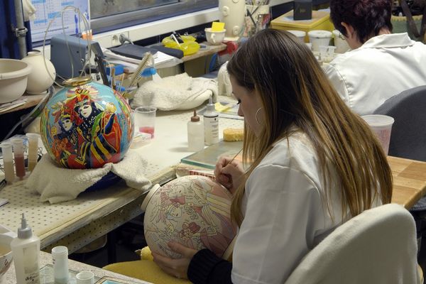 In Longwy, cloisonné enamels have been made since 1798.