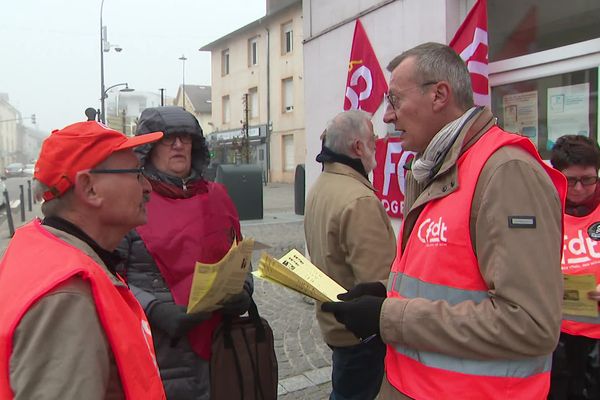 Mobilisation des agents des finances publiques contre la fermeture de la trésorerie de Neuves-Maisons (Meurthe-et-Moselle)