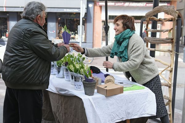 C’est une tradition : chaque 1er mai, des vendeurs de muguet fleurissent ici ou là. Mais quelles sont les règles pour cette vente qui reste encadrée ?