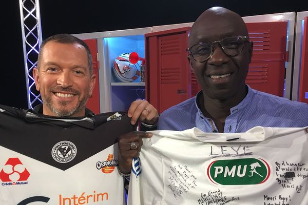 Papy Leye, entraîneur des Voltigeurs de Châteaubriant au côté d'Anthony Brulez sur le plateau d' #USBFOOT