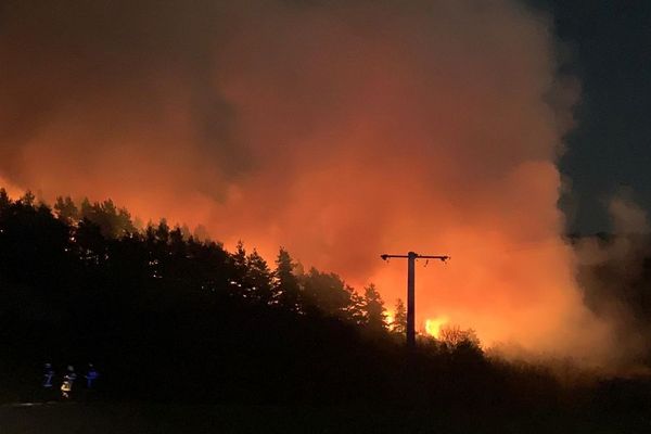 A Anzat-le-Luguet, dans le sud du Puy-de-Dôme, un important feu de forêt a brûlé 15 hectares dans la nuit du 6 au 7 avril.