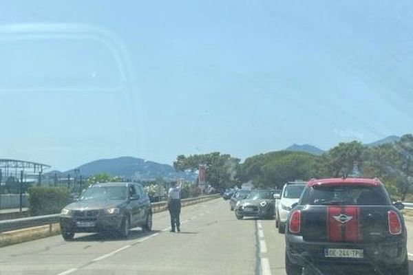 L'accès à l'aéroport a été restreint.