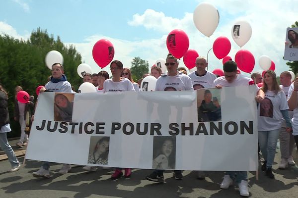 300 personnes ont marché en hommage à Shanon, décédé à 13 après avoir subi un viol.