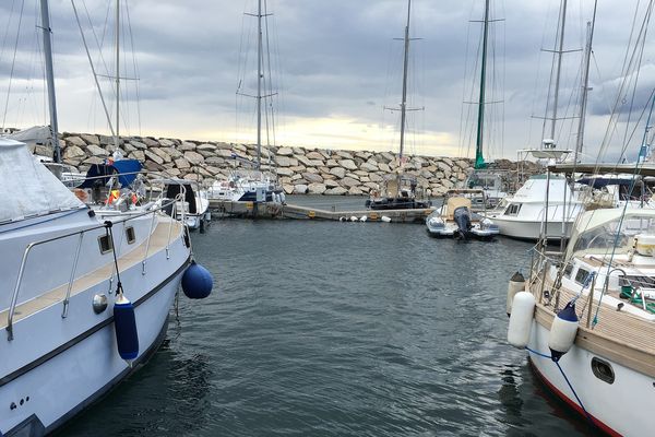 Un ponton du port de Toga s'est affaissé à cause d'un violent orage survenu dans la nuit du 6 au 7 septembre.