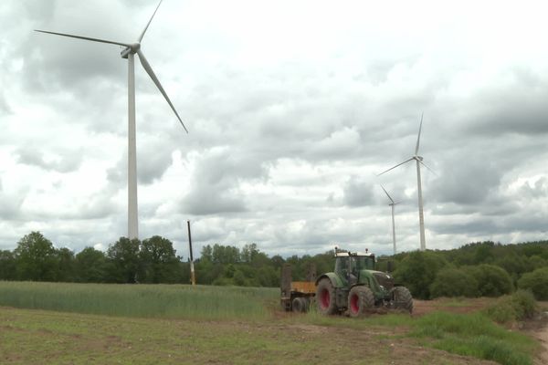 Les trois éoliennes de Guern ont fonctionné durant seize ans dans la vallée de la Sarre, avant d'être démantelées en juin 2024.