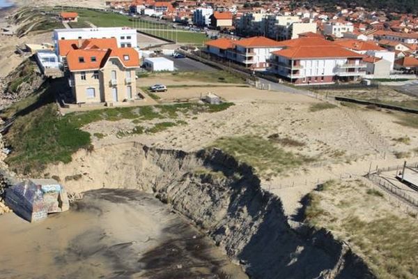 Biscarosse fait partie des communes du littoral atlantique où l'érosion gagne du terrain. 