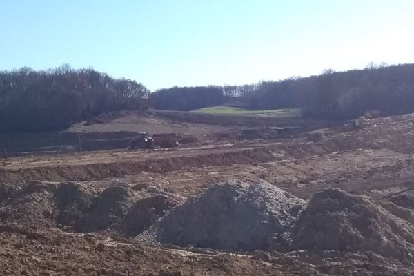 Les travaux se poursuivent à Caussade pour créer une retenue d'eau en toute illégalité