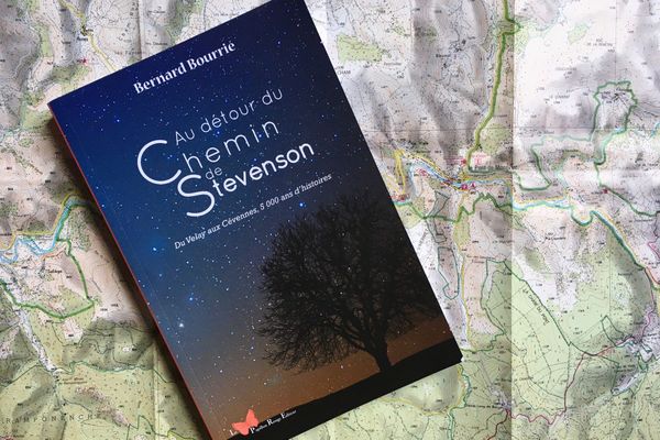 Paru cet automne, le livre de Bernard Bourrié explore l'Histoire et les grandes figures qui émaillent les territoires du chemin de Stevenson.