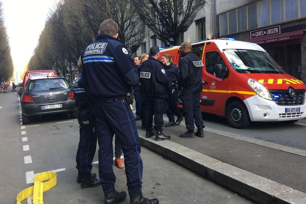 Equipes d'intervention lors d'un précédent incendie avenue Janvier à Rennes ( 26/03/2018)