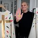 Le styliste et costumier Jean-Charles de Castelbajac a dévoilé début décembre les nouveaux vêtements de liturgie des officiants à Notre-Dame de Paris, qui seront étrennés lors des célébrations de réouverture de la cathédrale, les 7 et 8 décembre 2024, cinq ans après l’incendie qui a ravagé l’édifice.