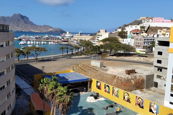 La baie de Mindelo (Cap Vert), où Arthur Léopold-Léger a dû faire escale pour réparer son safran