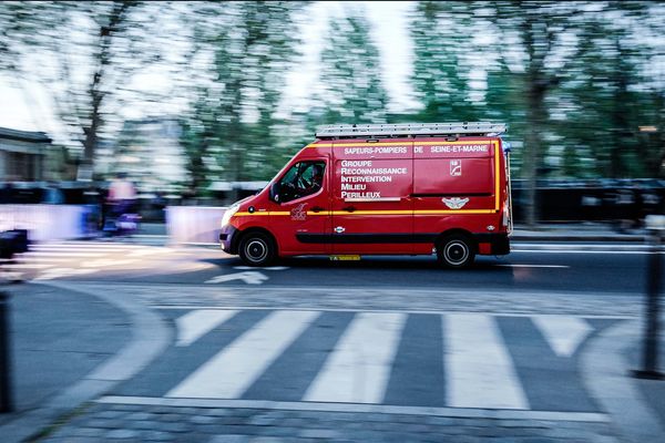 Un ouvrier est mort sur le coup suite à l’accident, trois autres sont gravement blessés.