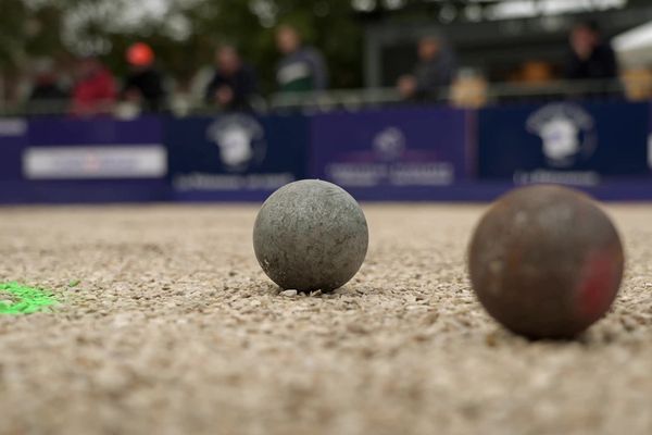 En France, 300 000 sont licenciées à la Fédération Française de Pétanque et de Jeu Provençal.